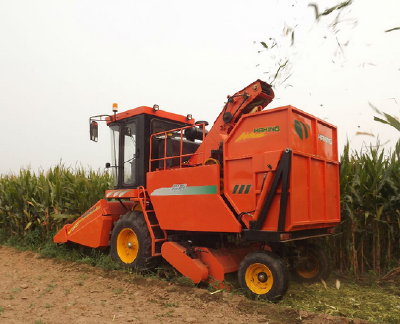 corn combine harvester with 3 rows