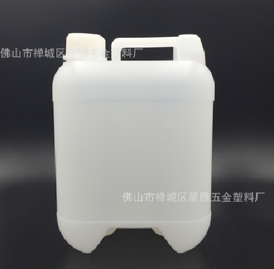 Plastic bucket