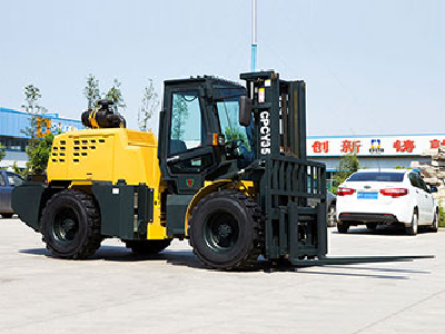 CPCY35 Rough Terrain Forklift for loading & unloading goods in containers