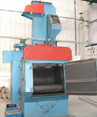 Q32 crawler belt type shot blasting machine