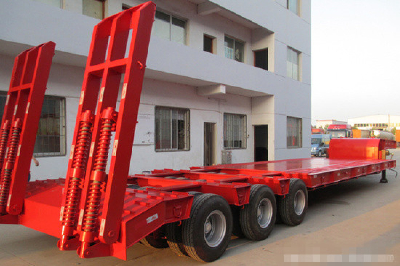 CIMC lowbed trailer with hydraulic gooseneck