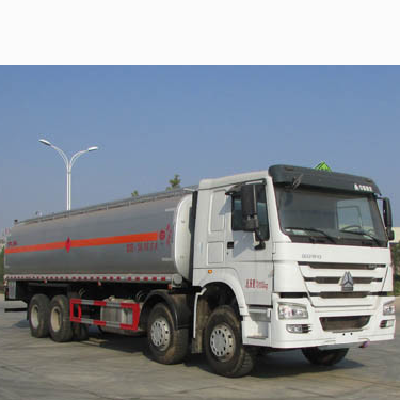 sinotruck 8x4 HOWO 25m3 Oil Tank Truck