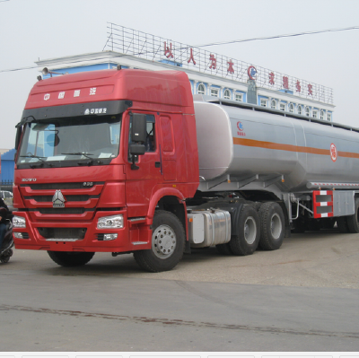 sinotruck 8x4 HOWO 25m3 Oil Tank Truck