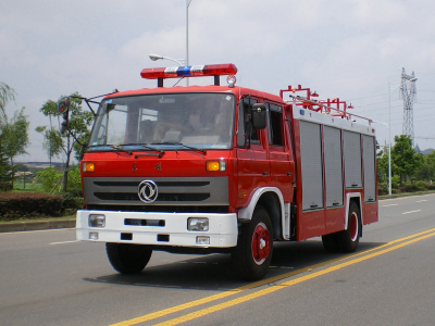 High quality factory price 5t Dongfeng 4X2  Foam Fire Truck