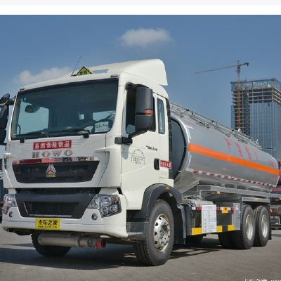 sinotruck 4x2 HOWO 10m3 Oil Tank Truck