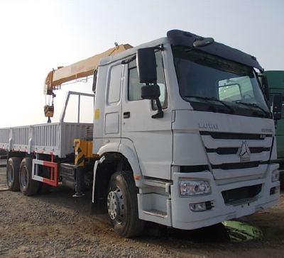 HOWO Truck Mounted Crane Cargo Truck for sale (Strong body truck &powerful crane)